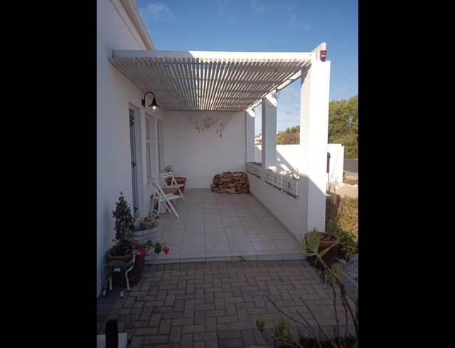 2 BEDROOM HOUSE FOR SALE IN GOLDEN MILE